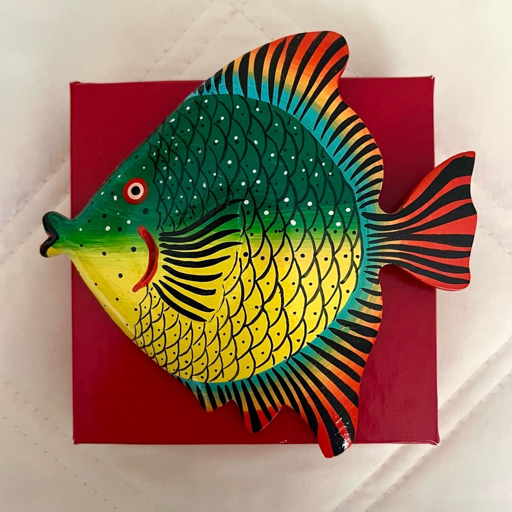 Vintage Unique Hand Painted Wooden Fish Pin 🐠